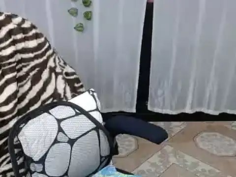 Snapshot of Sonialorens_ chatting on February 11, 2025, 8:10 pm Sonialorens  online show from February 11, 2025, 8:10 pm