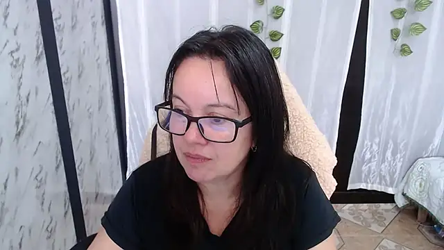 Snapshot of Sonialorens_ chatting on March 1, 2025, 4:33 pm Sonialorens  online show from March 1, 2025, 4:33 pm