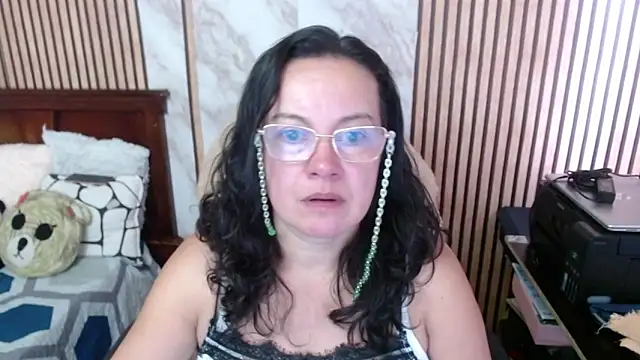 Sonialorens  online show from February 17, 2026, 8:04 pm