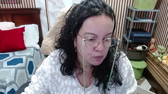 Sonialorens  online show from March 11, 2026, 7:20 pm