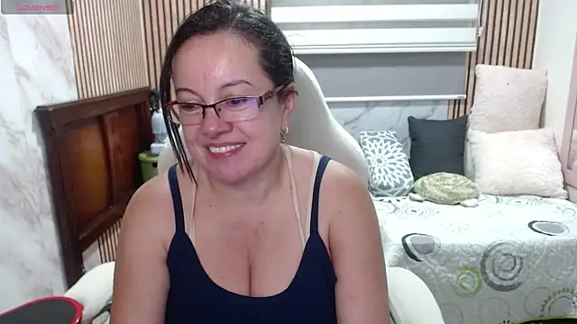 Snapshot of Sonialorens_ chatting on June 7, 2026, 11:08 pm Sonialorens online show from June 7, 2026, 11:08 pm