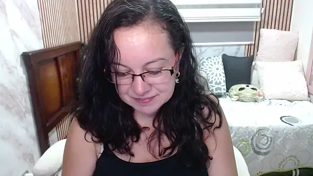 Snapshot of Sonialorens_ chatting on June 10, 2026, 3:55 pm Sonialorens online show from June 10, 2026, 3:55 pm