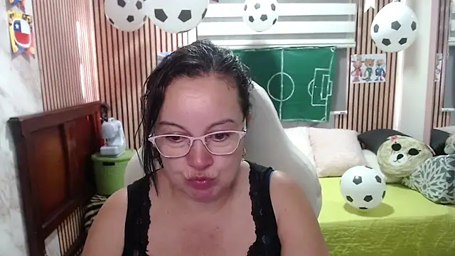 Snapshot of Sonialorens_ chatting on June 11, 2026, 9:46 pm Sonialorens online show from June 11, 2026, 9:46 pm