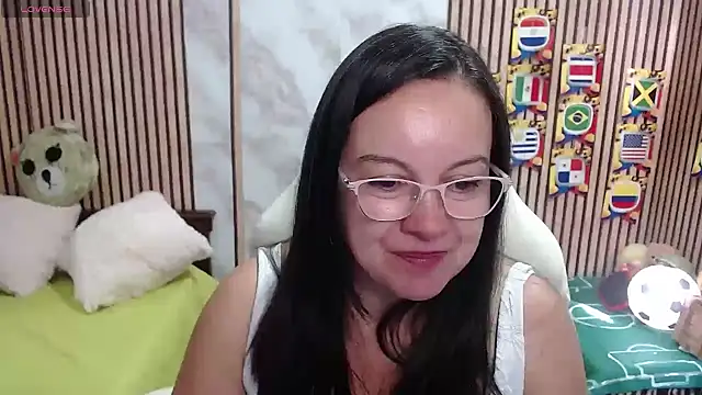 Snapshot of Sonialorens_ chatting on July 10, 2026, 9:17 pm Sonialorens online show from July 10, 2026, 9:17 pm