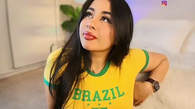 Snapshot of Queen_liana chatting on February 19, 2026, 7:04 am Queen liana online show from February 19, 2026, 7:04 am