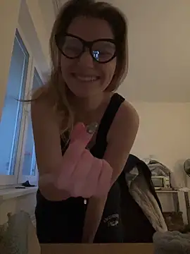 MaryHiggins online show from September 19, 2025, 4:29 pm