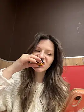 MaryHiggins online show from November 28, 2025, 8:39 am