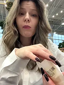 MaryHiggins online show from December 2, 2025, 11:37 am