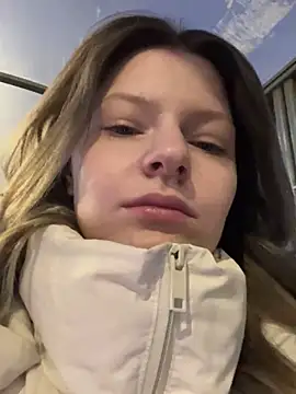 MaryHiggins online show from December 3, 2025, 1:42 pm