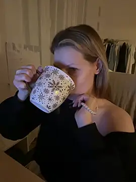 Snapshot of MaryHiggins chatting on February 8, 2026, 9:40 pm MaryHiggins online show from February 8, 2026, 9:40 pm