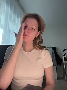 Snapshot of MaryHiggins chatting on February 24, 2026, 3:10 pm MaryHiggins online show from February 24, 2026, 3:10 pm