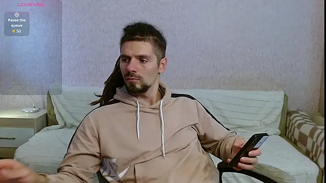 Aestheticguy101 online show from October 12, 2025, 11:42 am