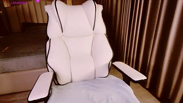 Girl  Funny online show from September 29, 2025, 5:51 pm