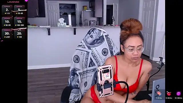 Snapshot of RylHoneyy chatting on June 7, 2026, 5:27 pm RylHoneyy online show from June 7, 2026, 5:27 pm