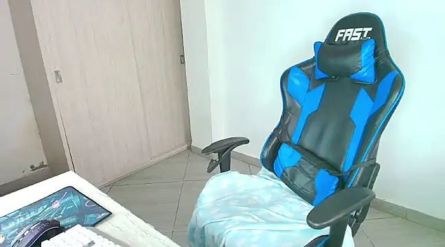 sophiax-x online show from February 1, 2025, 5:58 pm