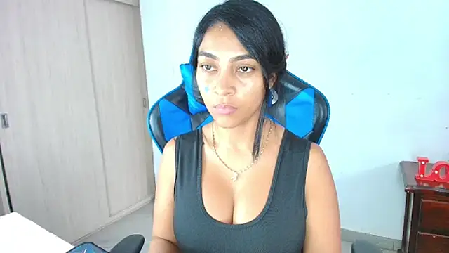 sophiax-x online show from September 29, 2025, 4:23 pm