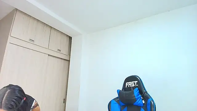 sophiax-x online show from October 21, 2025, 7:14 pm