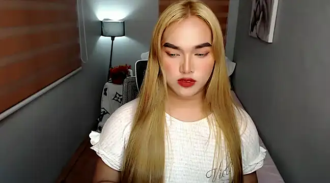 Snapshot of MoaningKylie chatting on January 18, 2025, 3:42 am MoaningKylie online show from January 18, 2025, 3:42 am