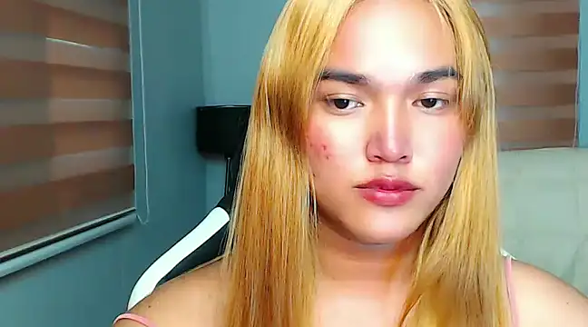 Snapshot of MoaningKylie chatting on February 1, 2025, 4:46 am MoaningKylie online show from February 1, 2025, 4:46 am