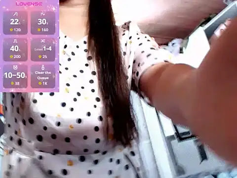 Snapshot of MoaningKylie chatting on October 8, 2025, 10:24 am MoaningKylie online show from October 8, 2025, 10:24 am