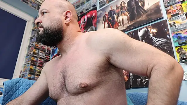 Snapshot of Muscle_Bear chatting on March 10, 2026, 5:56 am Muscle Bear online show from March 10, 2026, 5:56 am