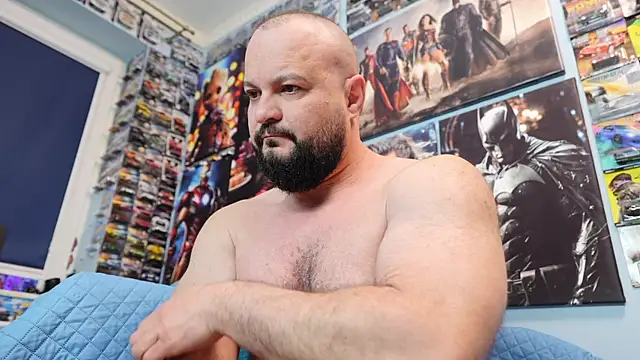 Snapshot of Muscle_Bear chatting on April 4, 2026, 5:16 am Muscle Bear online show from April 4, 2026, 5:16 am