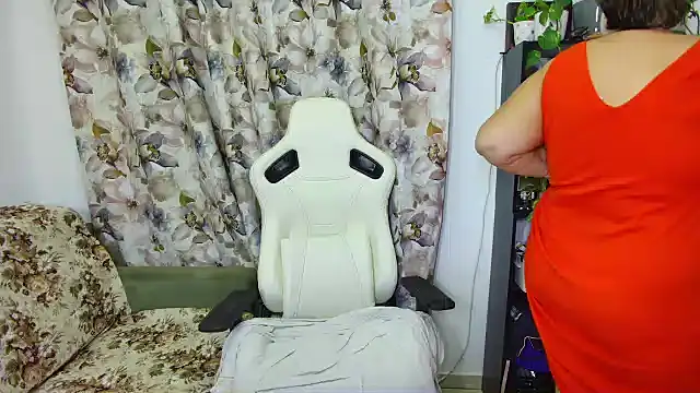 Snapshot of Selenna57 chatting on January 8, 2025, 7:45 pm Selenna57 online show from January 8, 2025, 7:45 pm