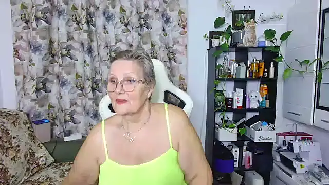 Snapshot of Selenna57 chatting on February 24, 2025, 6:36 pm Selenna57 online show from February 24, 2025, 6:36 pm