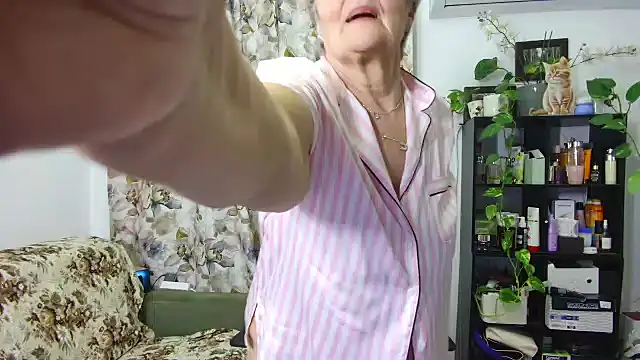 Snapshot of Selenna57 chatting on March 15, 2025, 10:00 pm Selenna57 online show from March 15, 2025, 10:00 pm