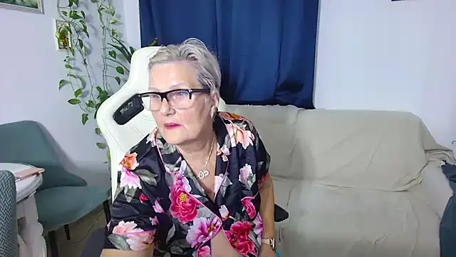 Snapshot of Selenna57 chatting on November 26, 2025, 6:20 pm Selenna57 online show from November 26, 2025, 6:20 pm