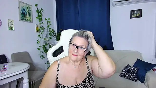 Selenna57 online show from February 2, 2026, 6:17 pm