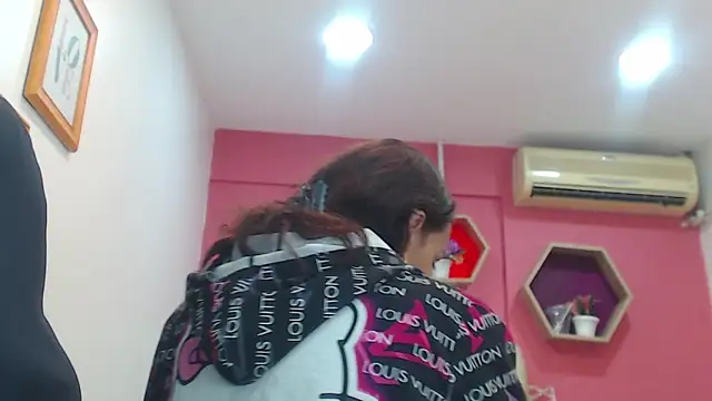 Amber Moore online show from September 10, 2025, 12:43 am