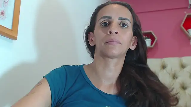 Amber Moore online show from October 7, 2025, 12:30 am