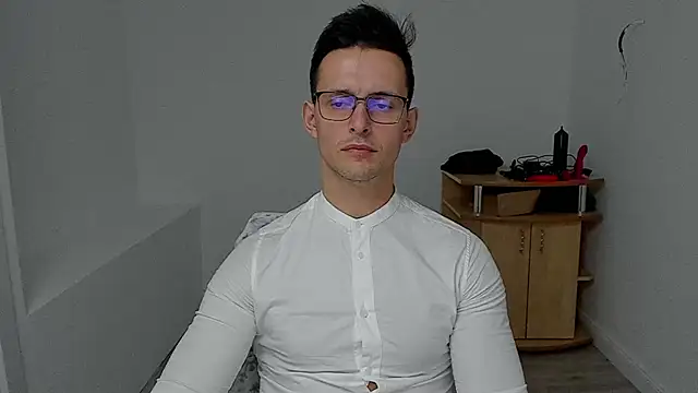 sexxymuscles4u online show from December 5, 2024, 2:55 pm