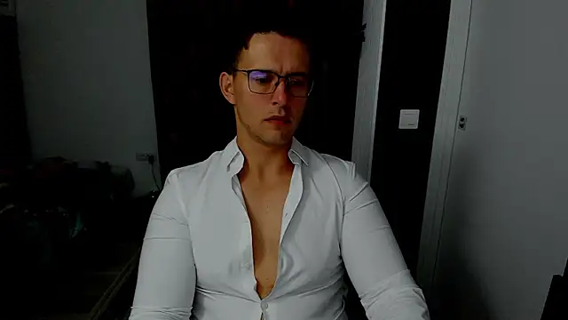 sexxymuscles4u online show from October 3, 2025, 7:27 am