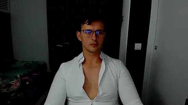 sexxymuscles4u online show from October 7, 2025, 11:51 am