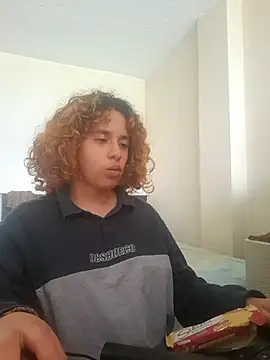 Snapshot of EmmaMelissa0521 chatting on February 14, 2026, 6:37 pm EmmaMelissa0521 online show from February 14, 2026, 6:37 pm