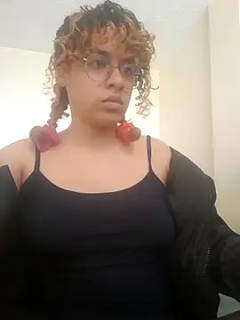 Snapshot of EmmaMelissa0521 chatting on February 15, 2026, 5:31 pm EmmaMelissa0521 online show from February 15, 2026, 5:31 pm