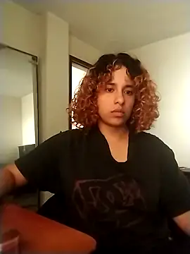 Snapshot of EmmaMelissa0521 chatting on February 25, 2026, 9:13 pm EmmaMelissa0521 online show from February 25, 2026, 9:13 pm