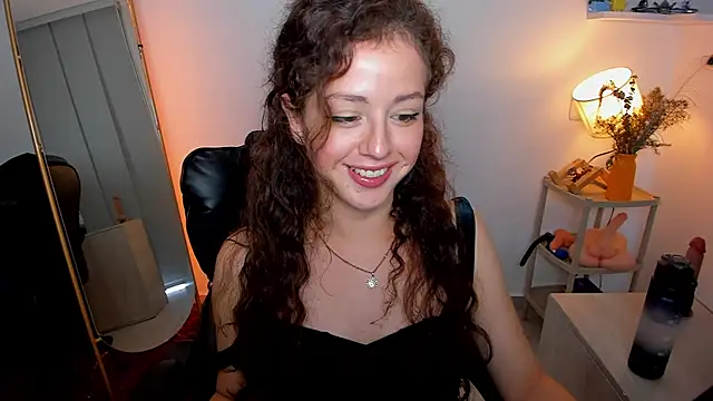 Cassandra Caiin online show from December 1, 2025, 10:04 pm