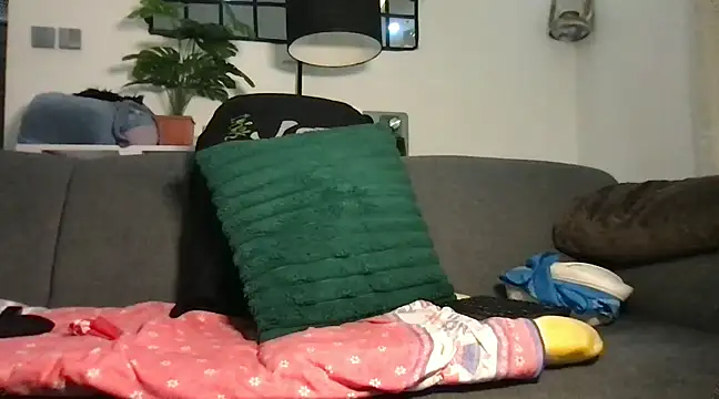 Snapshot of choco_petite chatting on February 11, 2025, 6:08 am choco petite online show from February 11, 2025, 6:08 am