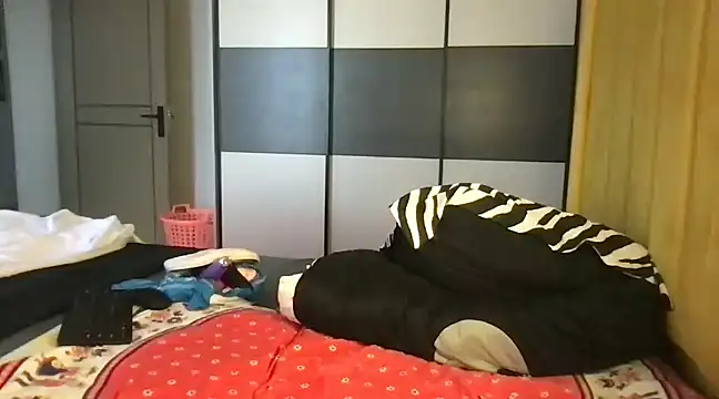 Snapshot of choco_petite chatting on March 14, 2025, 12:18 pm choco petite online show from March 14, 2025, 12:18 pm