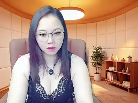 Snapshot of Giuliam chatting on April 18, 2026, 3:10 am Giuliam online show from April 18, 2026, 3:10 am