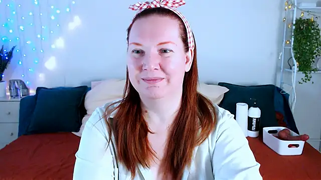 GoddessLara online show from December 3, 2025, 1:13 am