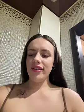 Lisaaan online show from December 13, 2024, 12:39 pm