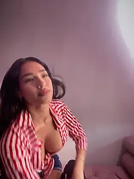 DulceLenns online show from November 8, 2025, 6:18 pm