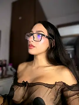 DulceLenns online show from December 18, 2025, 7:53 pm