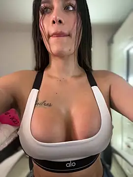 Emmily 19 online show from November 11, 2025, 11:05 pm