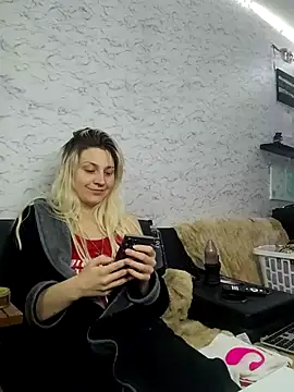 Snapshot of ScarletCallings420 chatting on January 18, 2026, 3:43 am ScarletCallings420 online show from January 18, 2026, 3:43 am