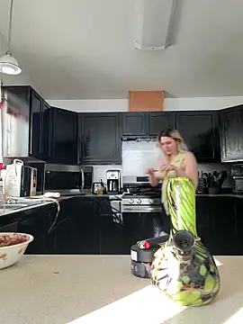 Snapshot of ScarletCallings420 chatting on April 1, 2026, 12:55 am ScarletCallings420 online show from April 1, 2026, 12:55 am